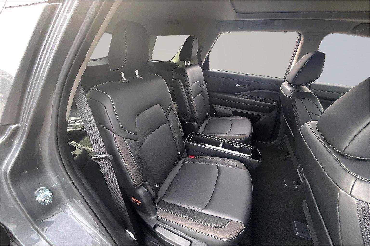 New 2026 Nissan Pathfinder SL image 10