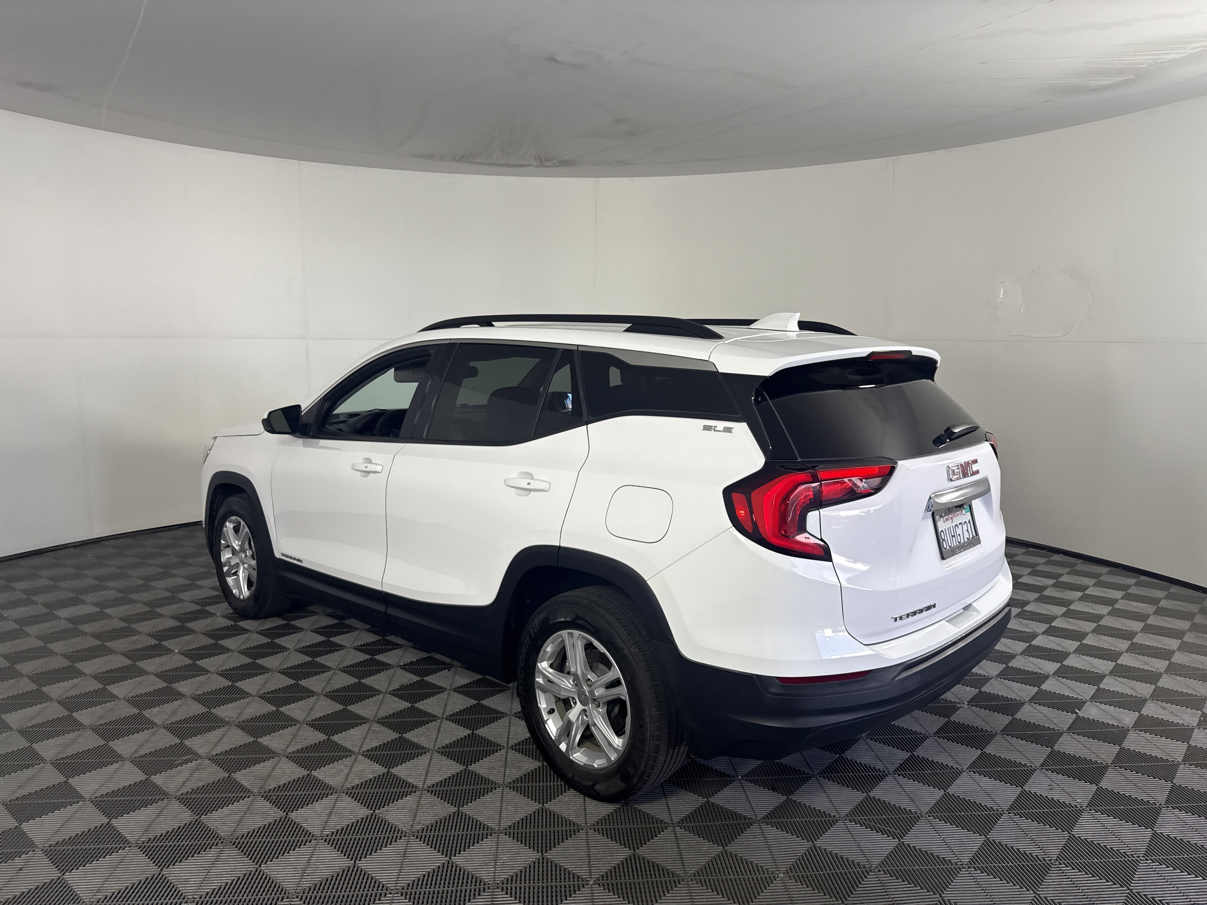 Used 2020 GMC Terrain SLE w/ Driver Convenience Package image 8