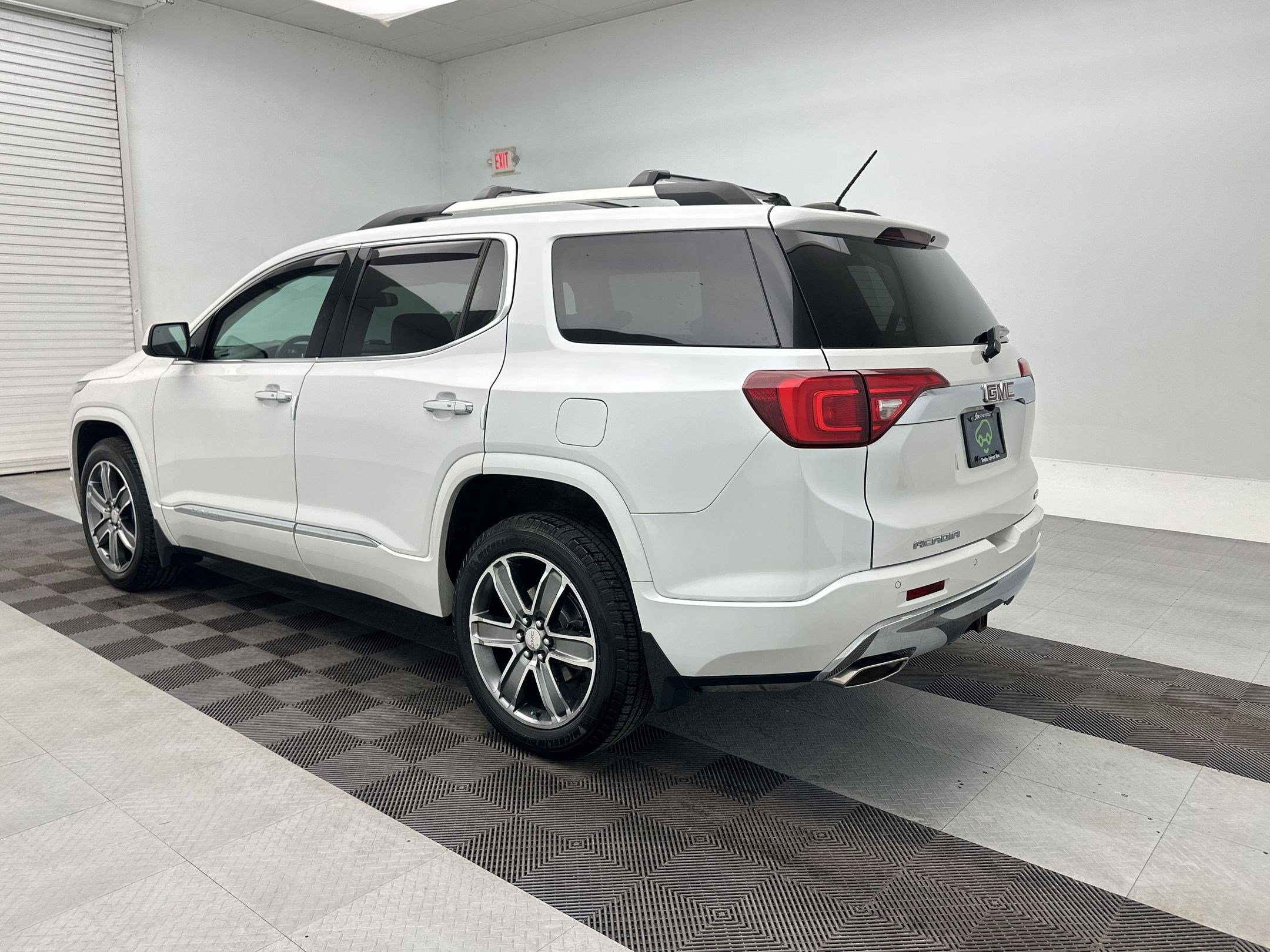 Used 2017 GMC Acadia Denali w/ Technology Package image 3