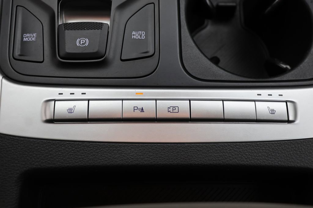 Used 2025 Kia Carnival FWD image 23