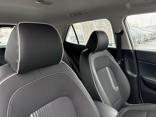 Certified 2025 Hyundai Venue Limited image 28