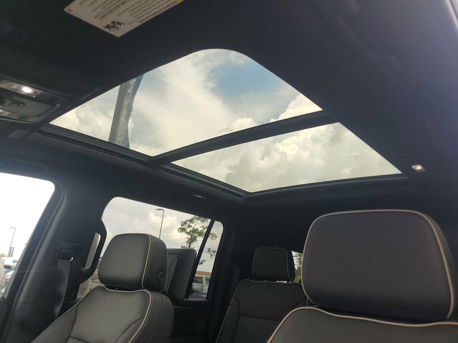 New 2025 Chevrolet Suburban Premier AWD/4WD image 25