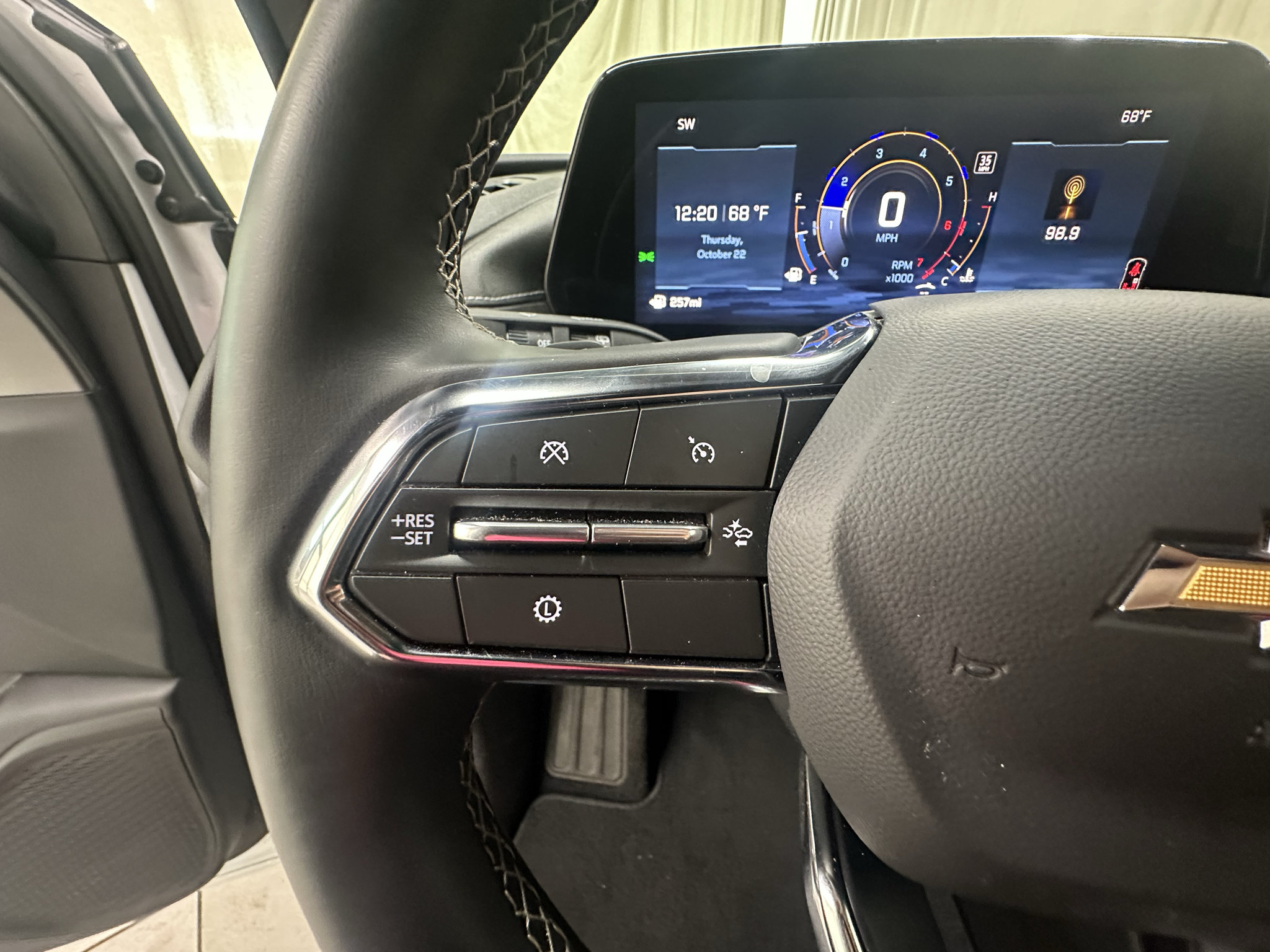 Certified 2026 Chevrolet Traverse LT w/ Driver Confidence Package FWD image 33