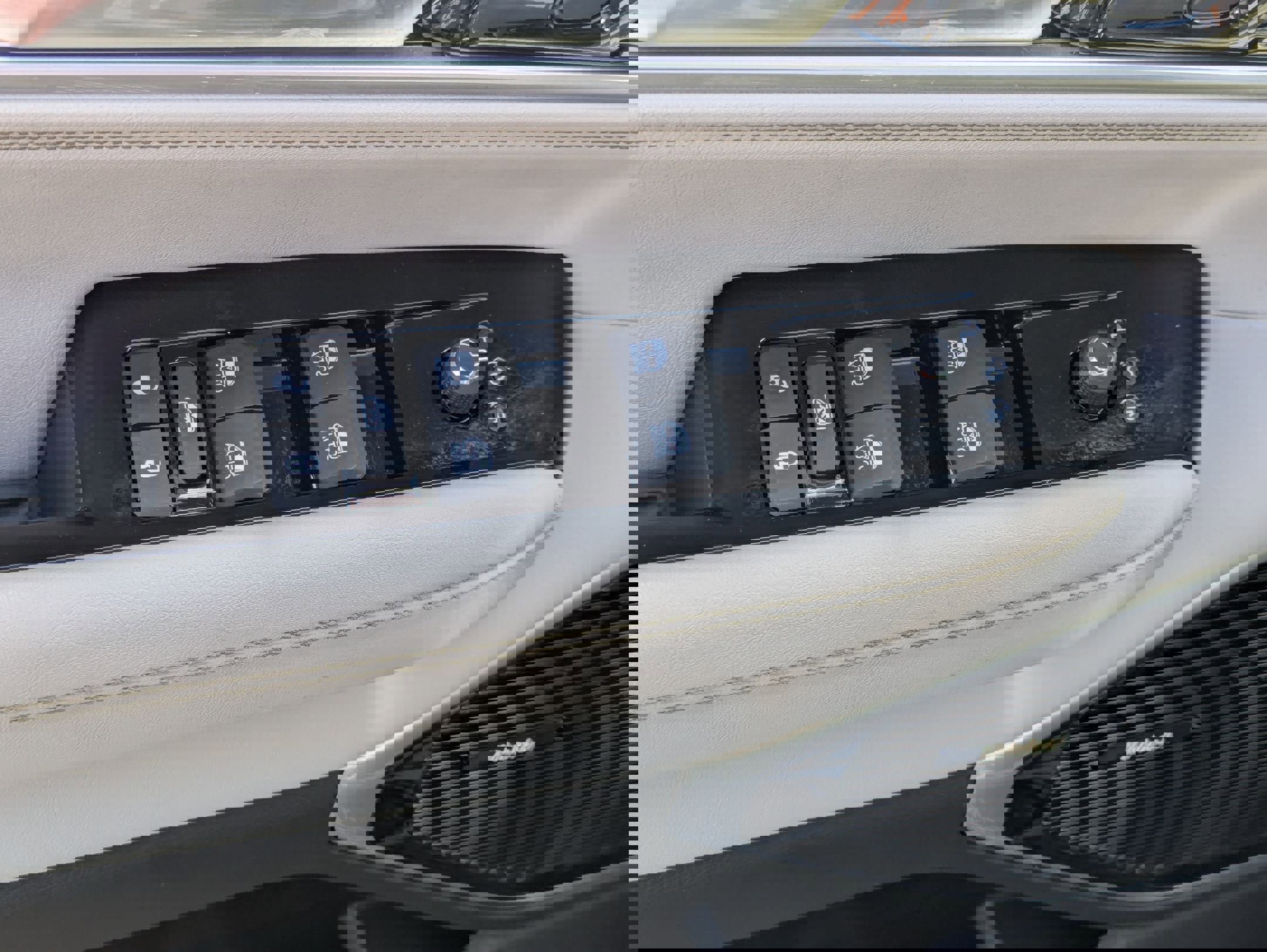 Certified 2024 Jeep Wagoneer Series III w/ Premium Group I image 13