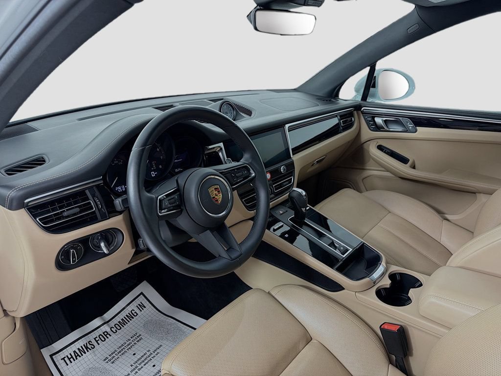 Certified 2023 Porsche Macan AWD/4WD image 4