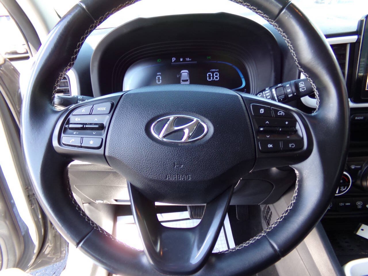 Used 2023 Hyundai Venue Limited FWD image 14