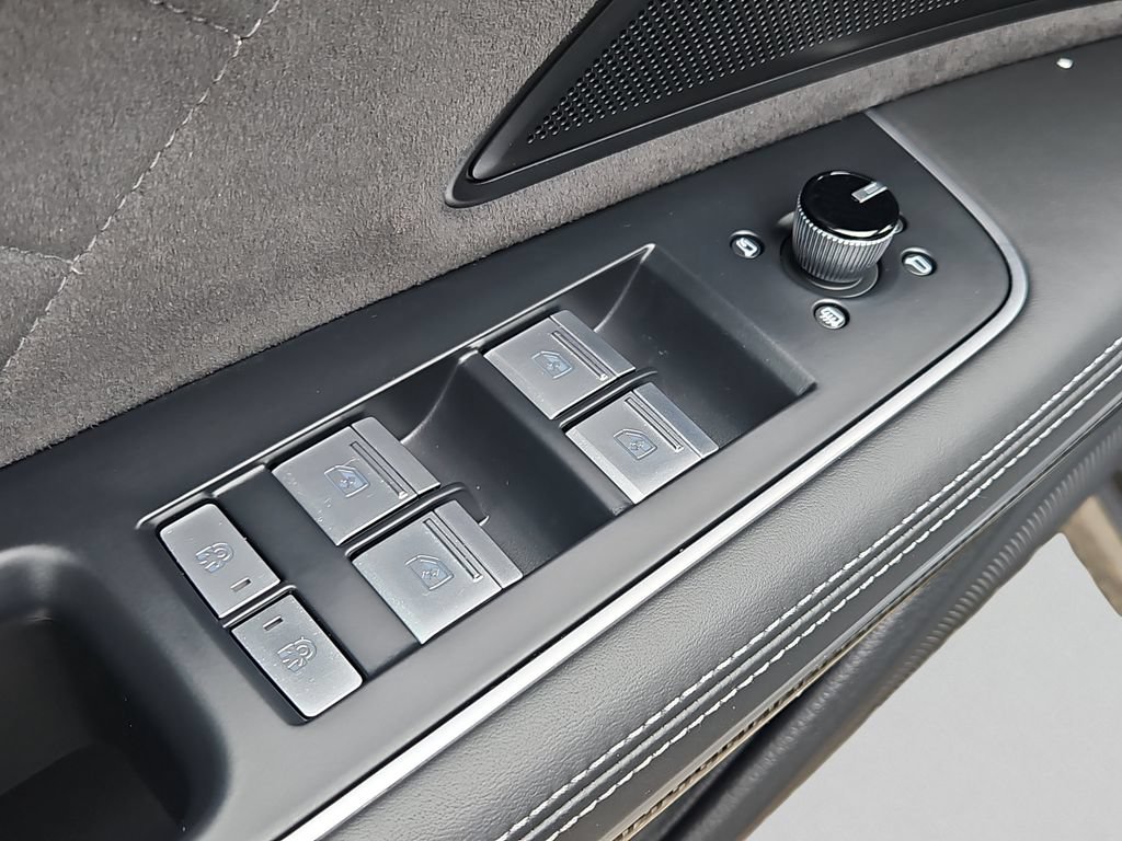 Certified 2023 Audi S8 AWD/4WD image 31