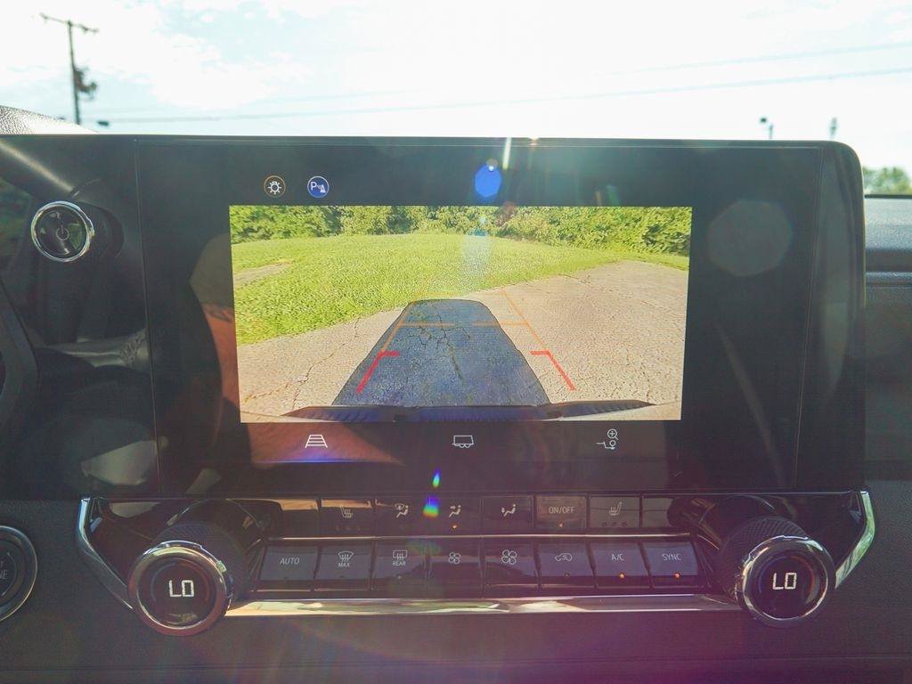 Used 2025 Chevrolet Colorado Trail Boss AWD/4WD image 21