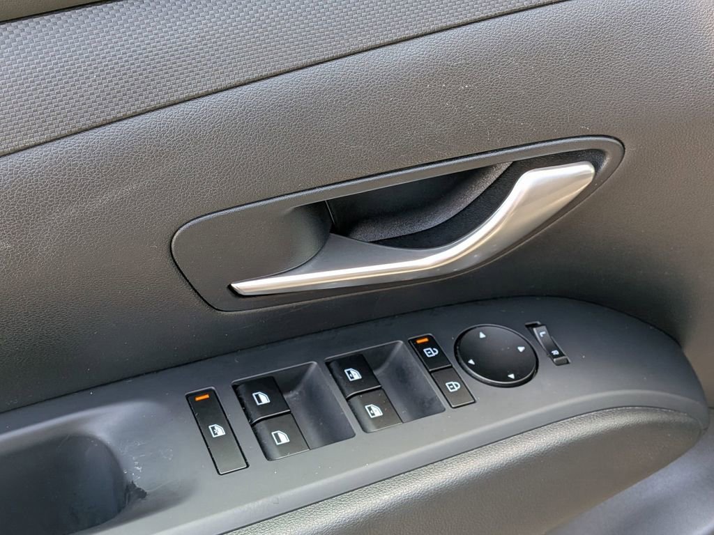 Used 2025 Hyundai Tucson SEL FWD image 12