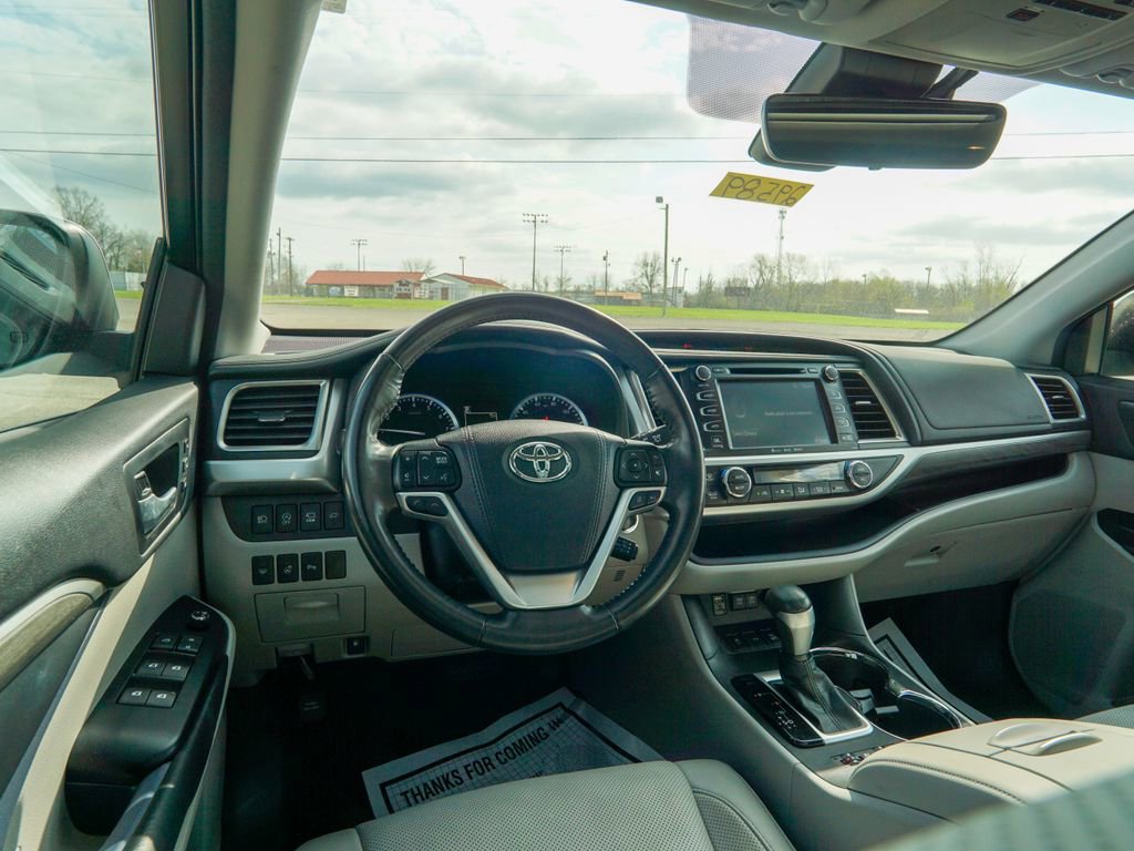 Used 2018 Toyota Highlander Limited Platinum image 13