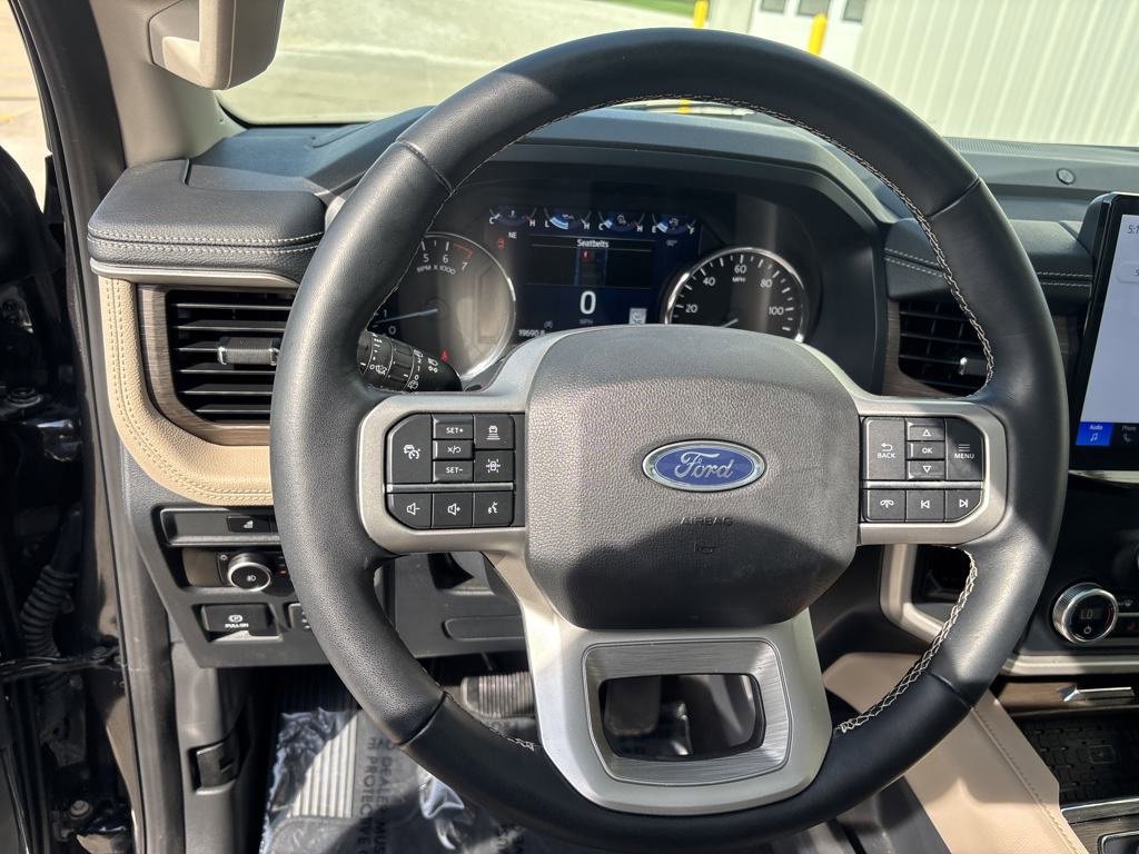 Used 2024 Ford Expedition Limited image 27