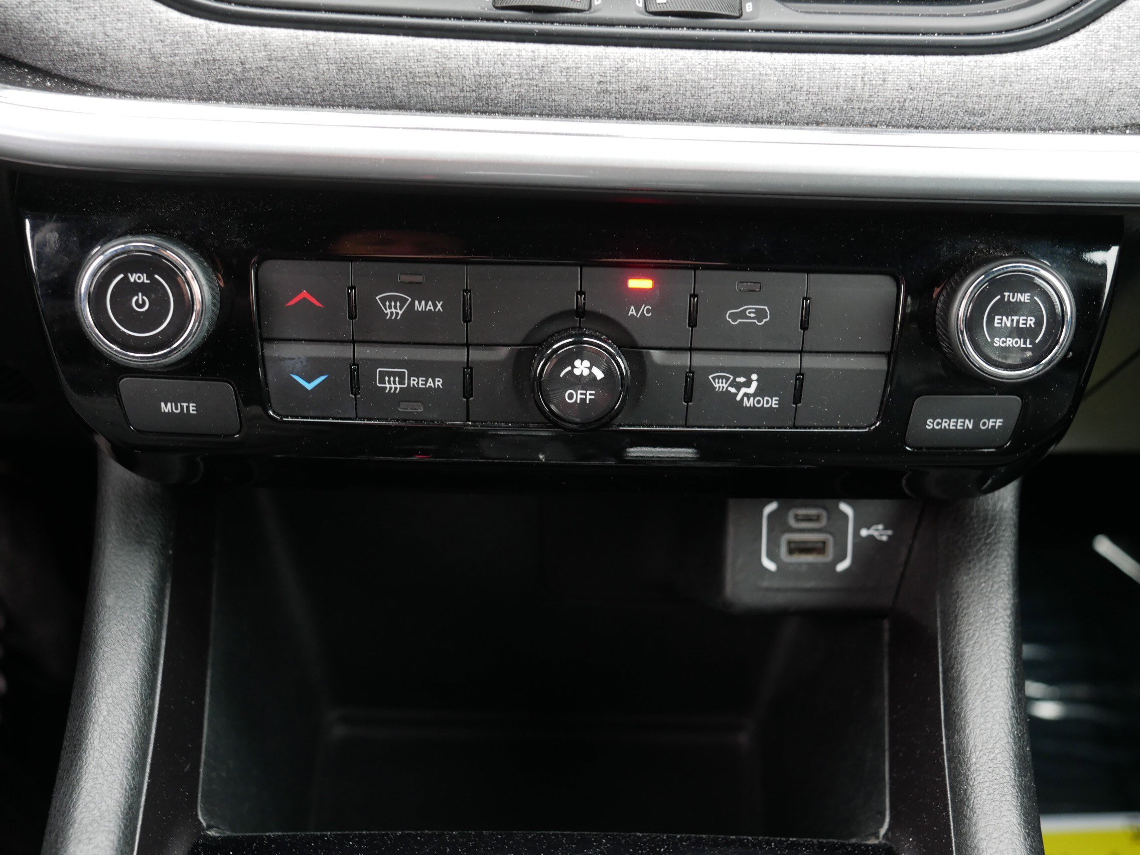 Certified 2024 Jeep Compass Latitude image 23