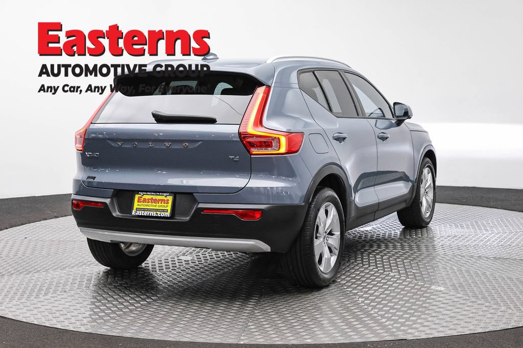 Used 2021 Volvo XC40 T4 Momentum FWD image 5