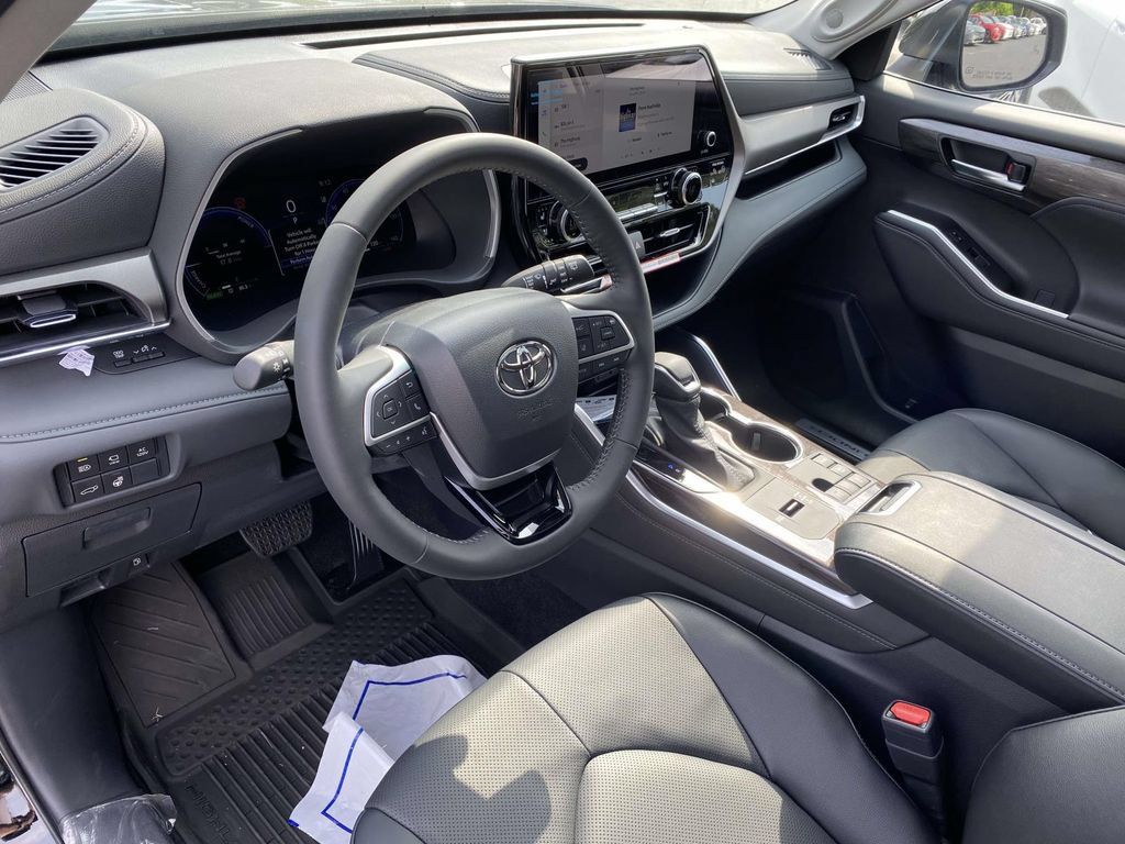 New 2026 Toyota Highlander Limited AWD/4WD image 15