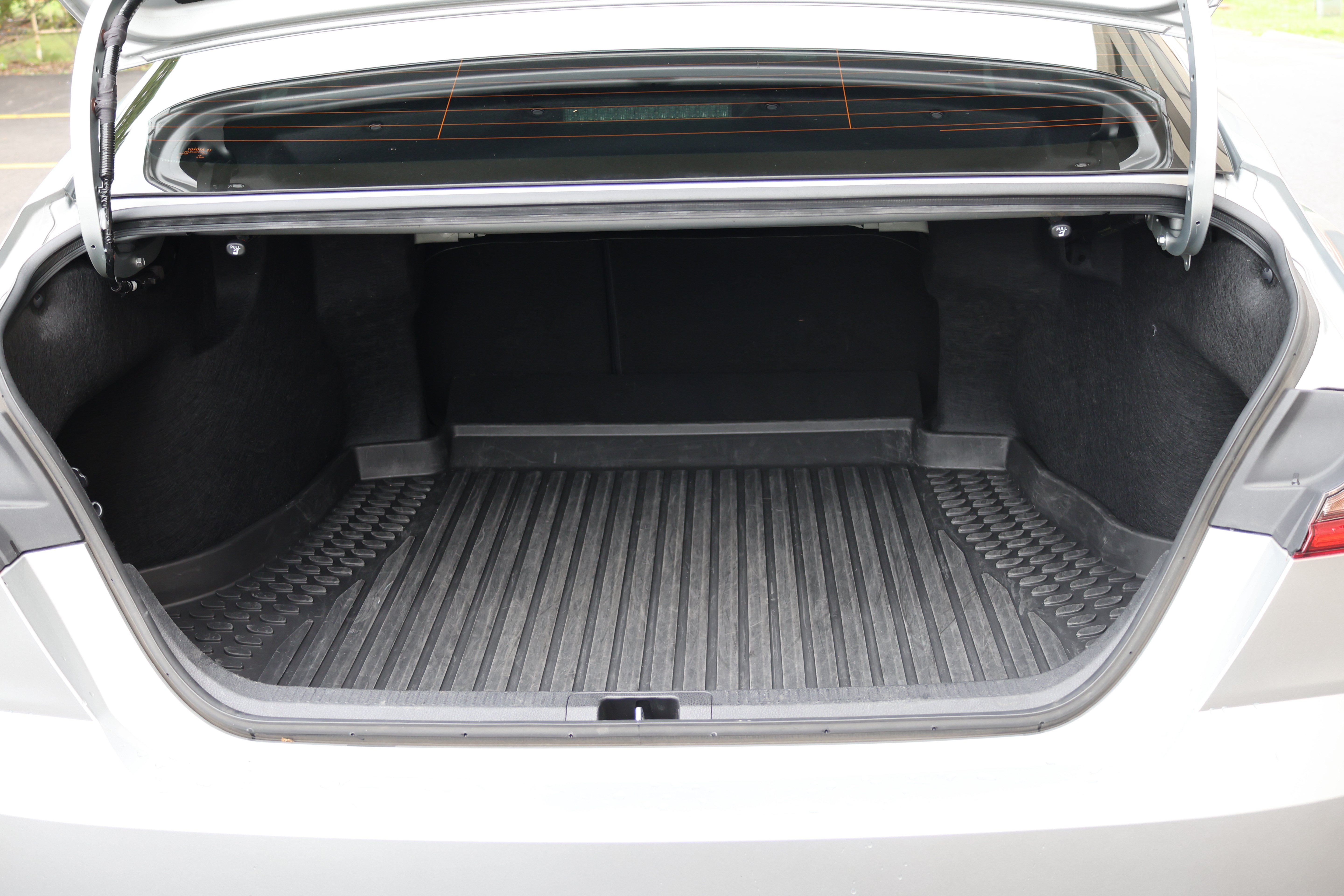 Used 2025 Toyota Camry LE FWD image 6
