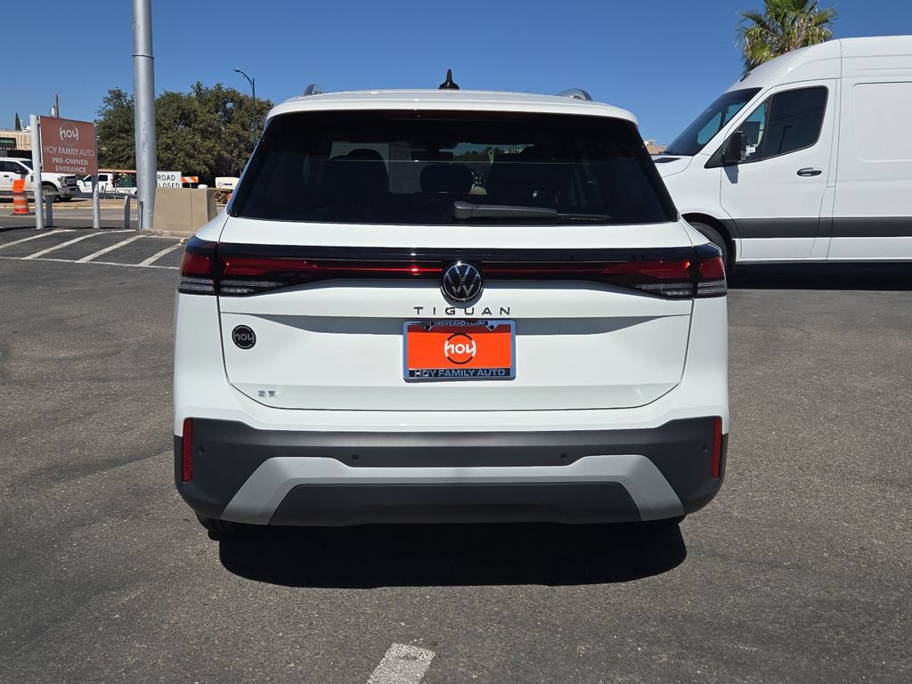 Certified 2025 Volkswagen Tiguan SE FWD image 10