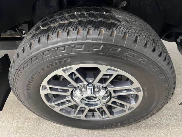 Used 2024 Ford F350 Limited w/ FX4 Off-Road Package AWD/4WD image 18
