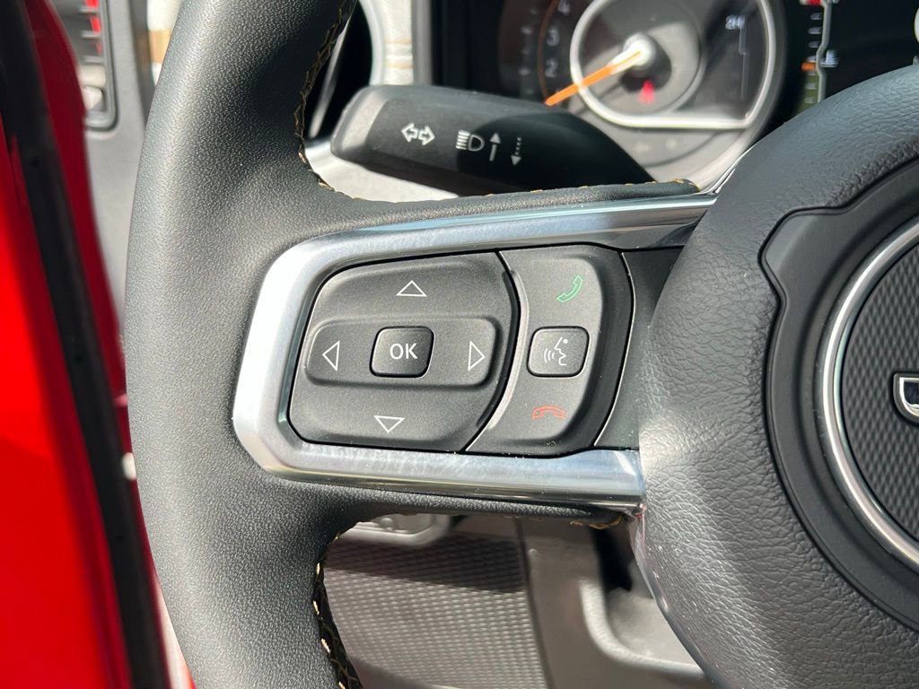 Used 2025 Jeep Wrangler Unlimited Sahara AWD/4WD image 28