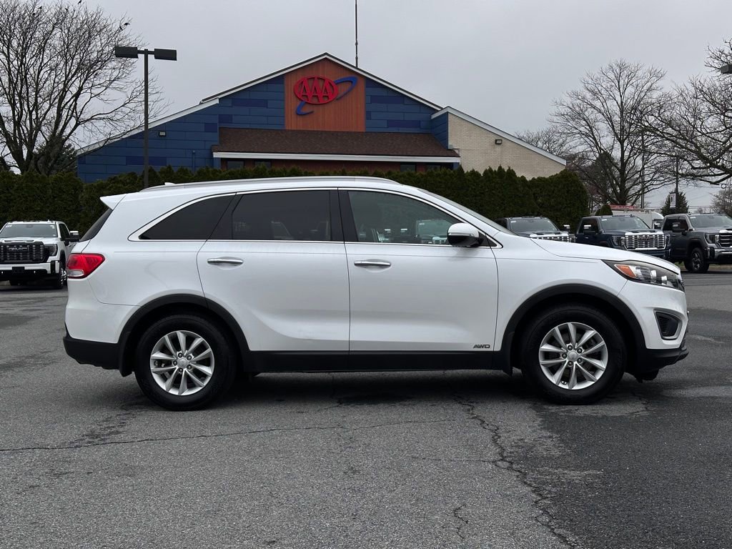 Used 2018 Kia Sorento LX image 3