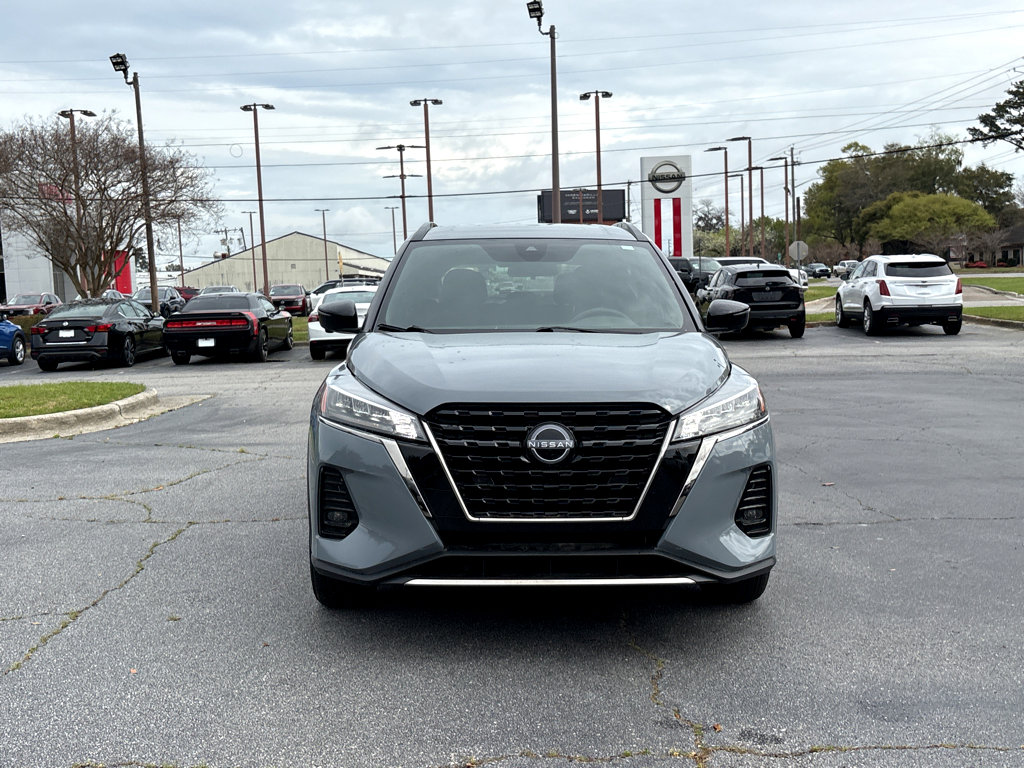 Used 2024 Nissan Kicks SR image 2