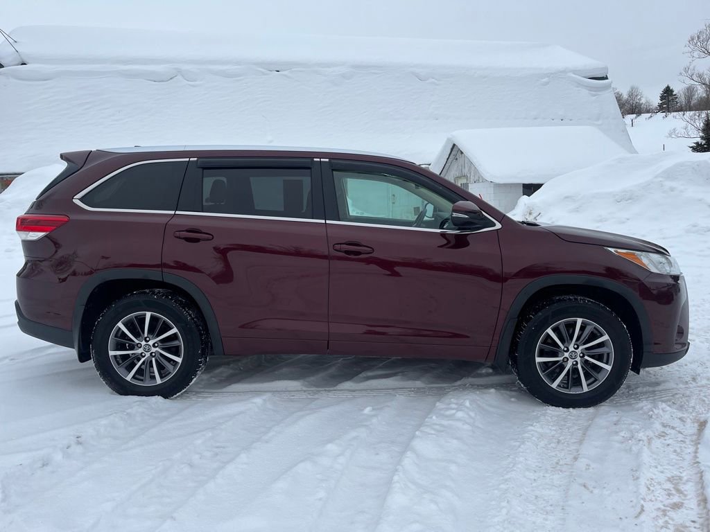 Used 2018 Toyota Highlander XLE AWD/4WD image 4