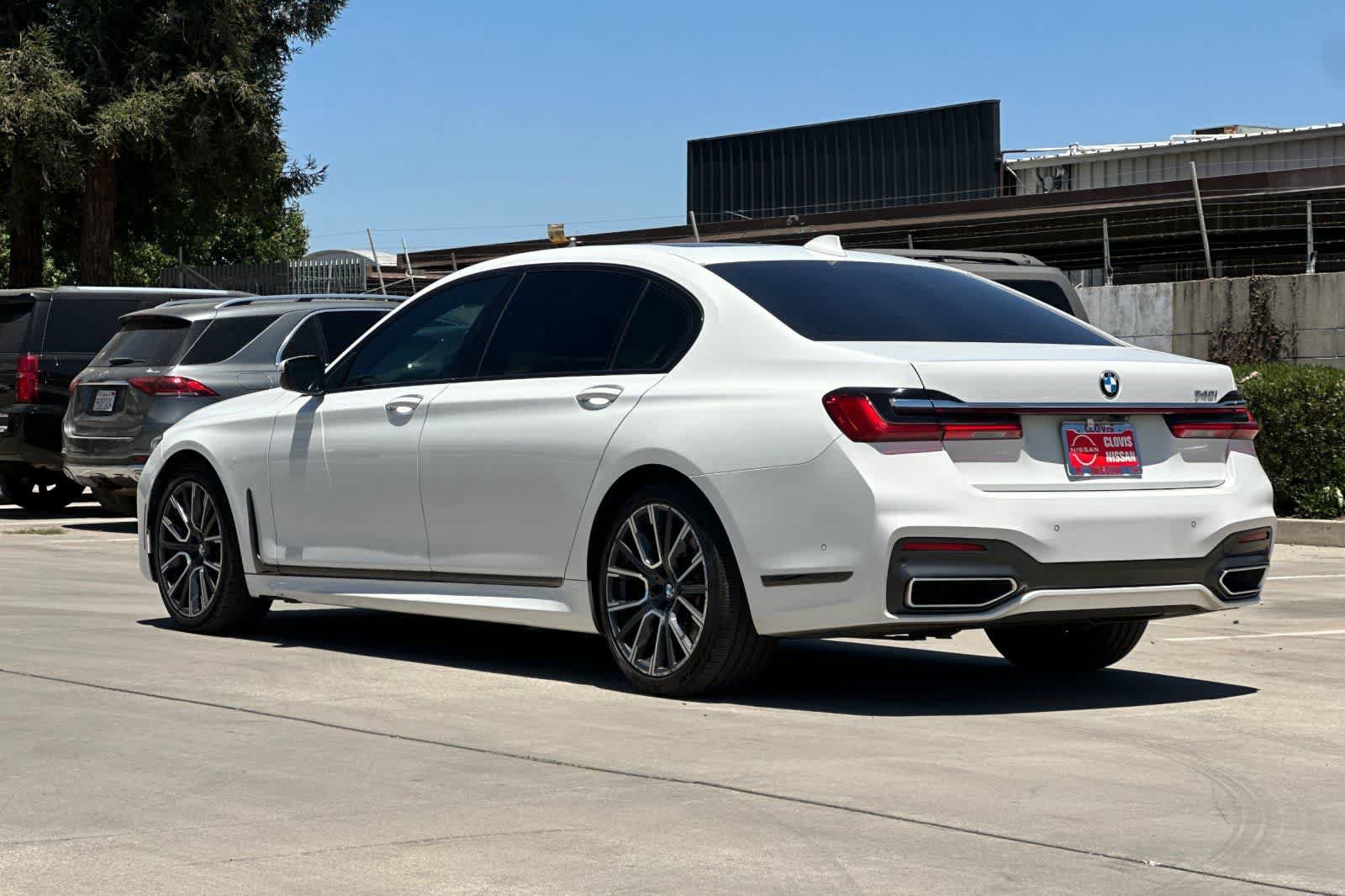 Used 2022 BMW 740i w/ M Sport Package RWD image 7