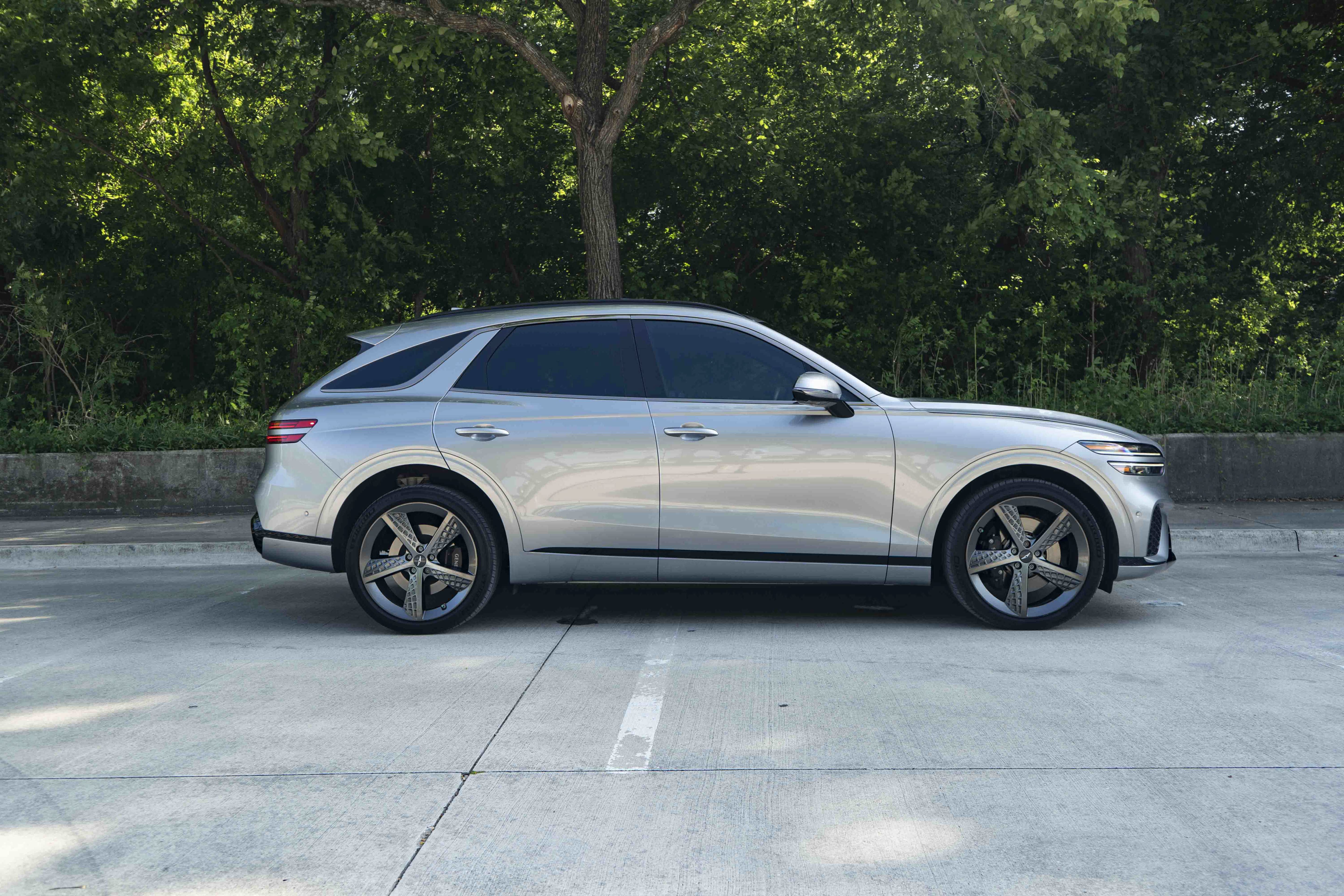 Used 2024 Genesis GV70 3.5T Sport w/ Sport Advanced Package AWD/4WD image 10