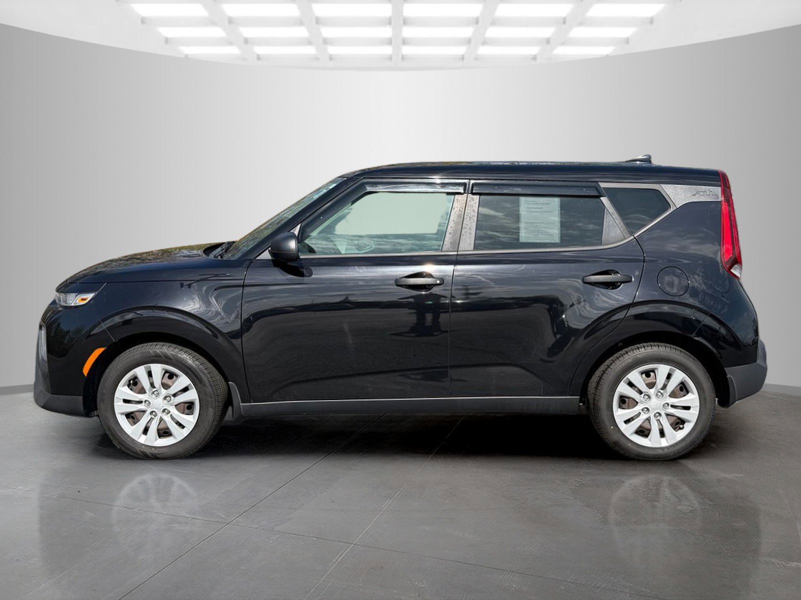 Used 2020 Kia Soul LX image 3