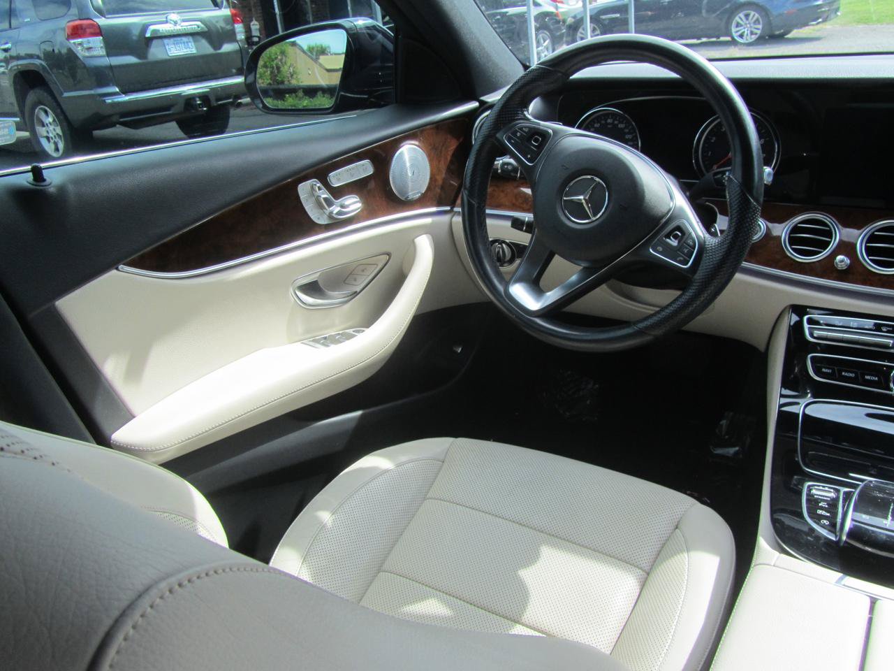 Used 2017 Mercedes-Benz E 300 image 12
