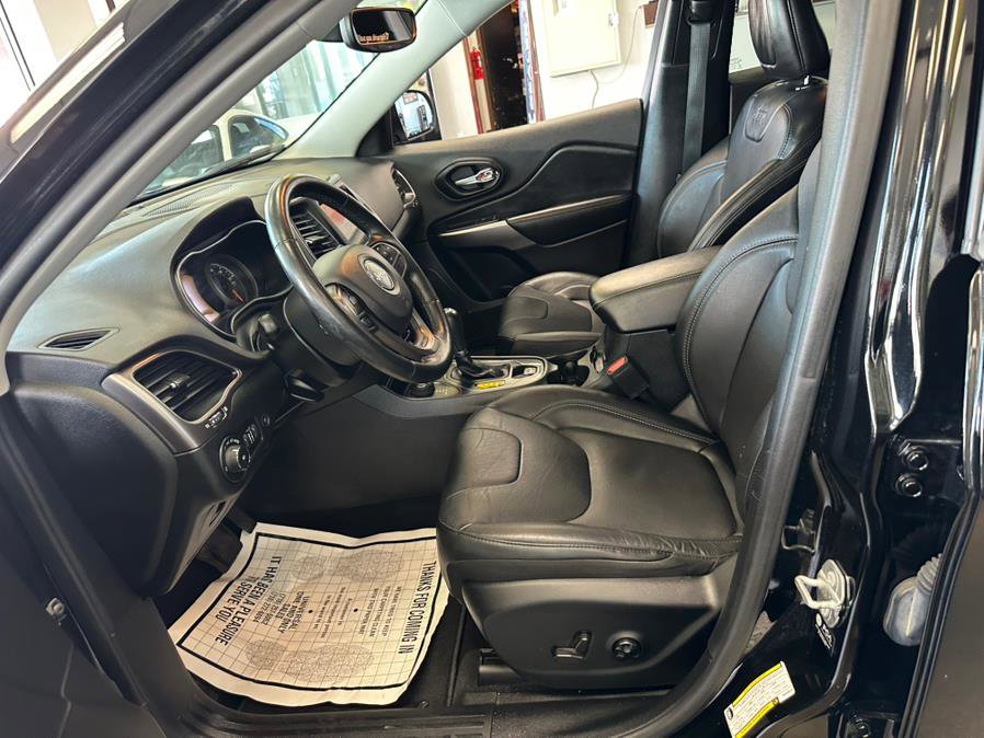 Used 2021 Jeep Cherokee Latitude Lux w/ Sun & Sound Group AWD/4WD image 21