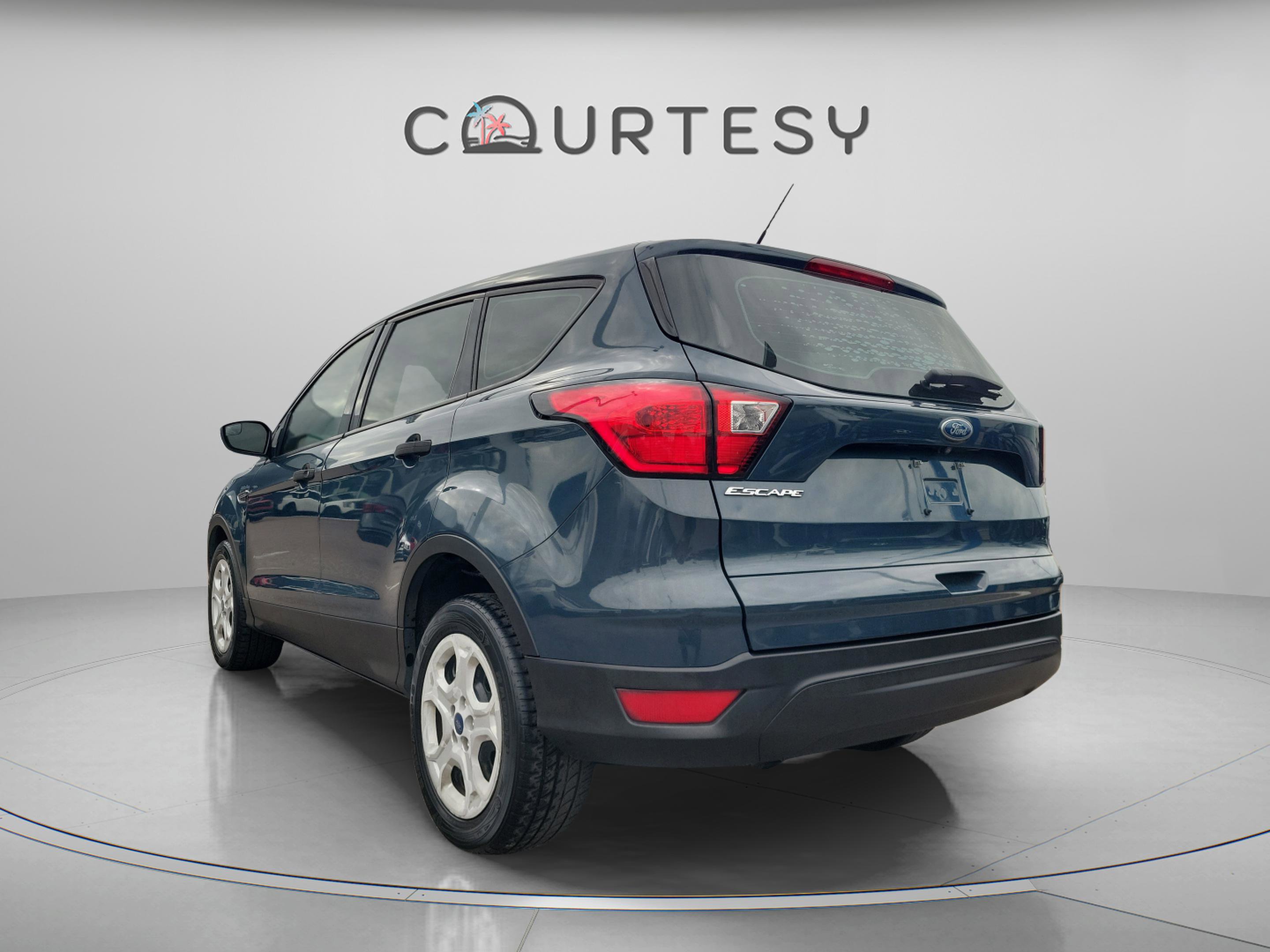 Used 2019 Ford Escape S image 3