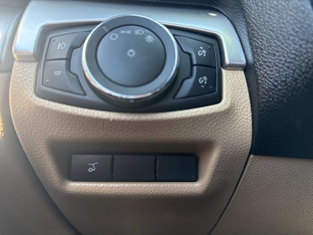 Used 2017 Ford Explorer XLT w/ Equipment Group 202A FWD image 18