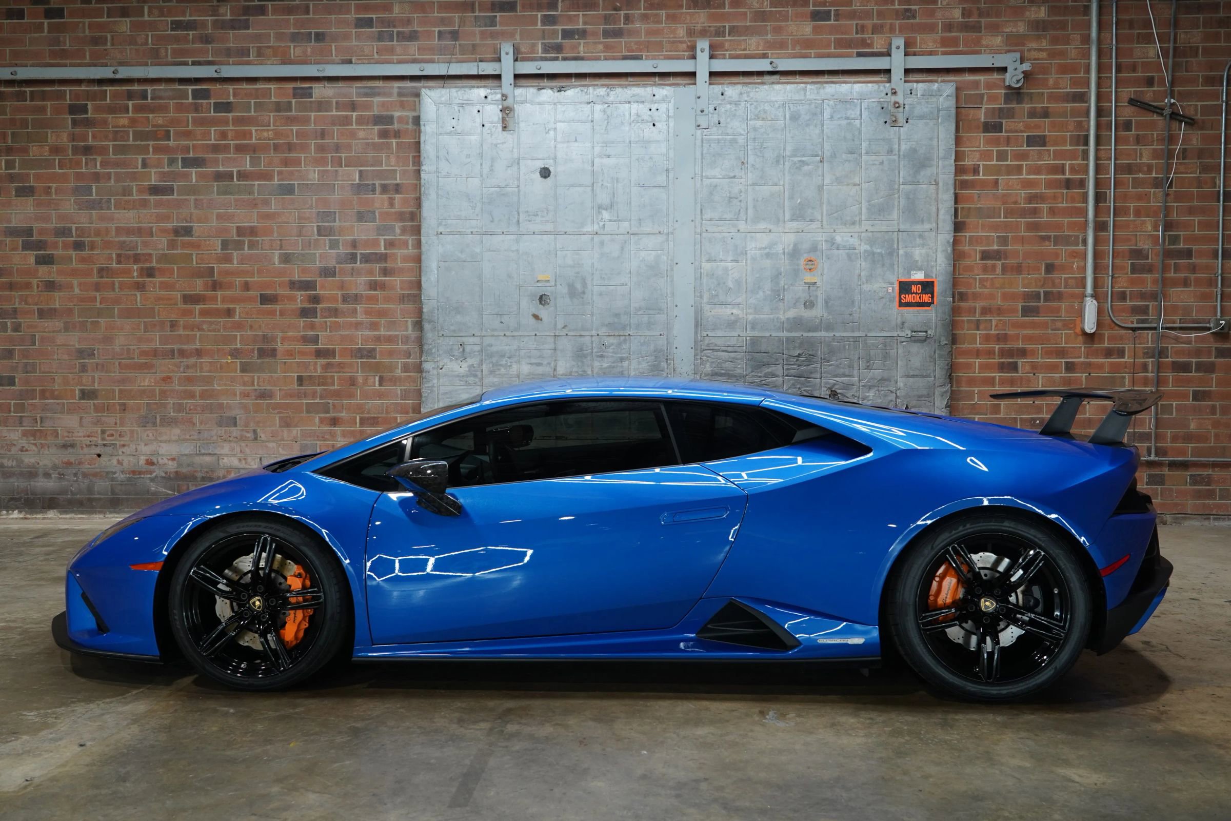 Used 2020 Lamborghini Huracan EVO image 1