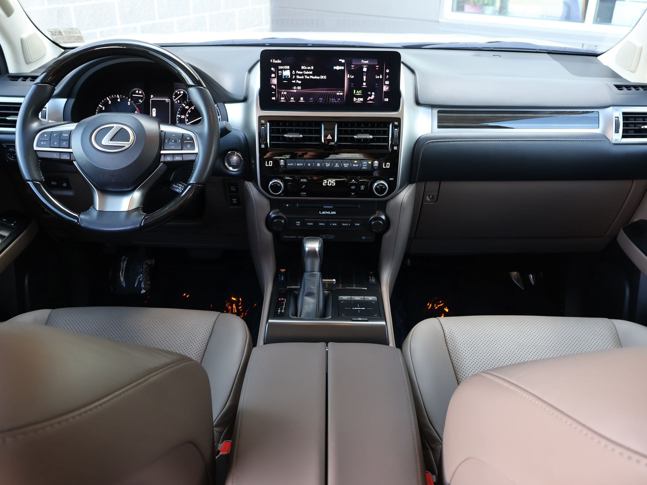 Used 2023 Lexus GX 460 Luxury w/ Sport Design Package AWD/4WD image 29