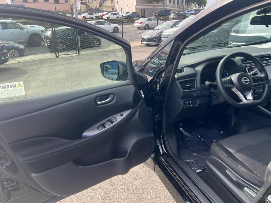 Used 2025 Nissan Leaf S image 9