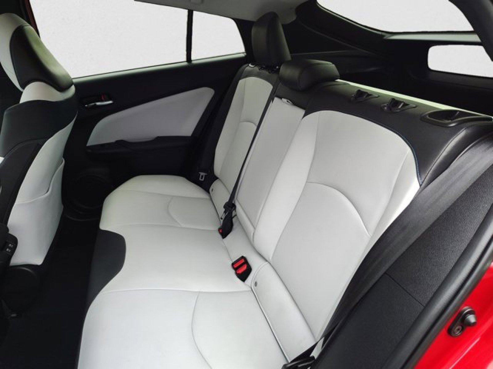 Used 2022 Toyota Prius Limited w/ Premium Convenience Package FWD image 19