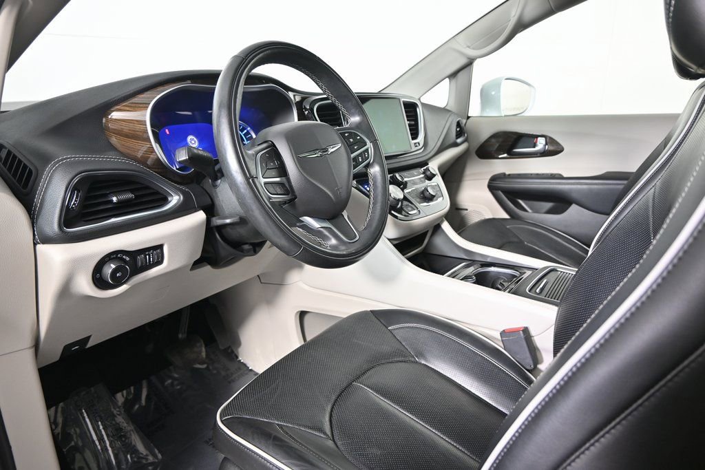 Used 2022 Chrysler Pacifica Limited image 24