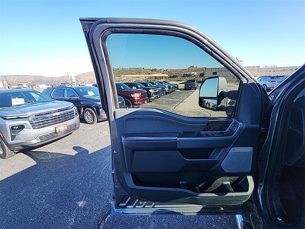 Used 2023 Ford F350 Lariat image 13