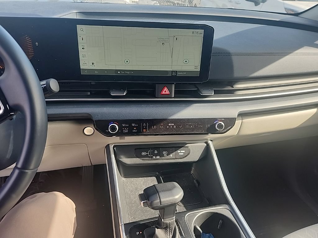 Certified 2025 Kia Carnival EX FWD image 24
