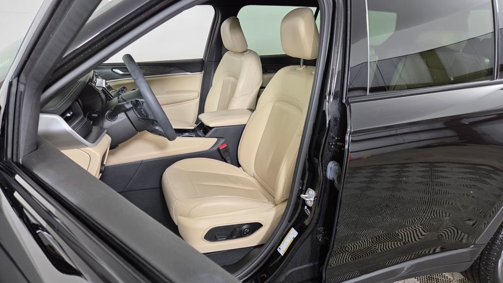 Used 2023 Jeep Grand Cherokee L Limited image 17