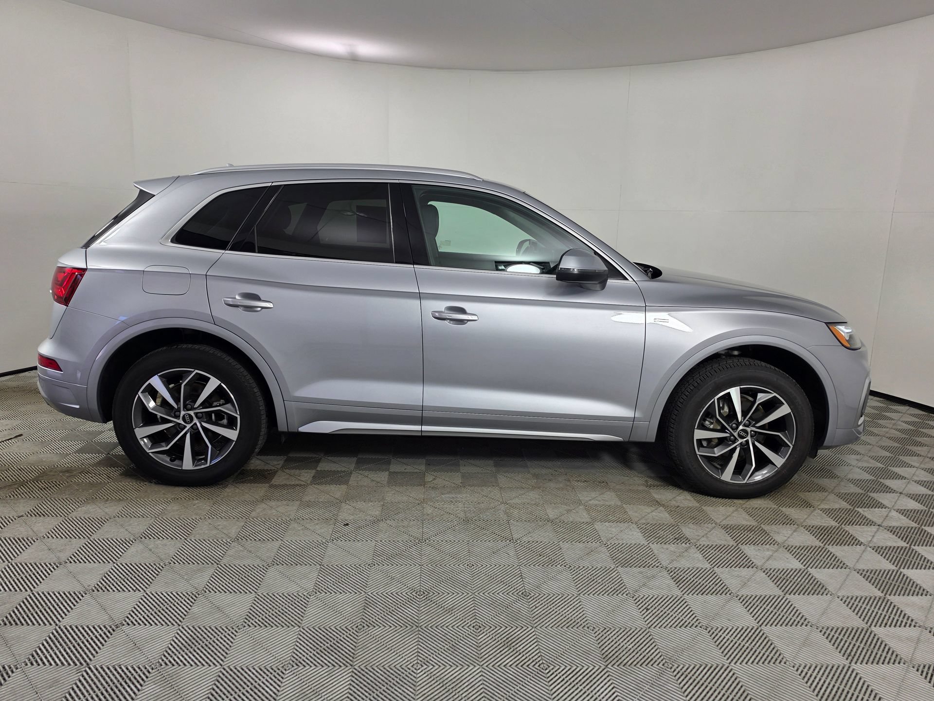 Certified 2023 Audi Q5 2.0T Premium w/ Convenience Package AWD/4WD image 8