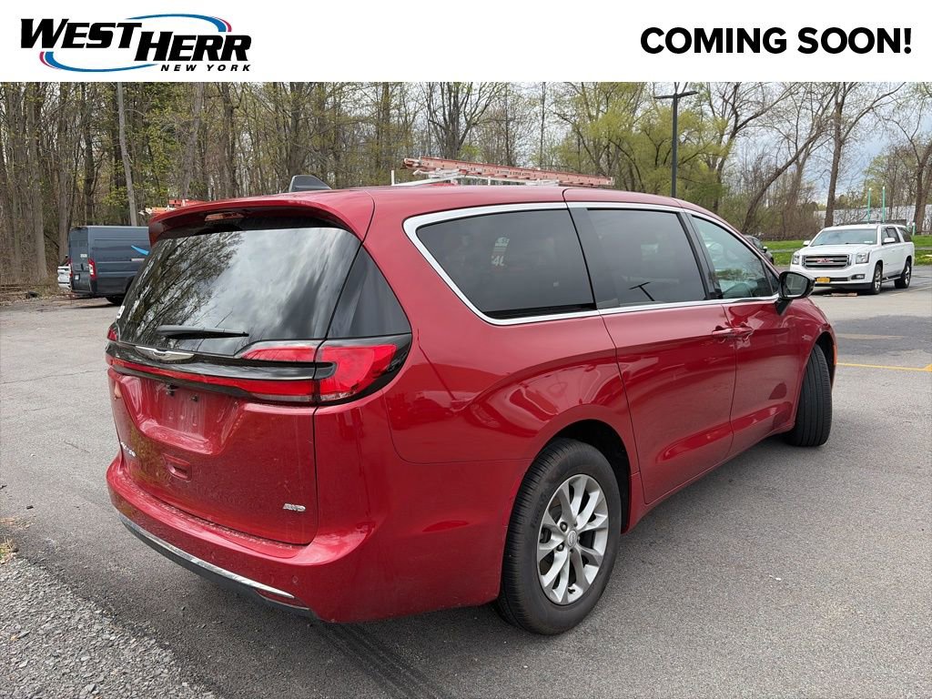 Used 2026 Chrysler Pacifica Select AWD/4WD image 2