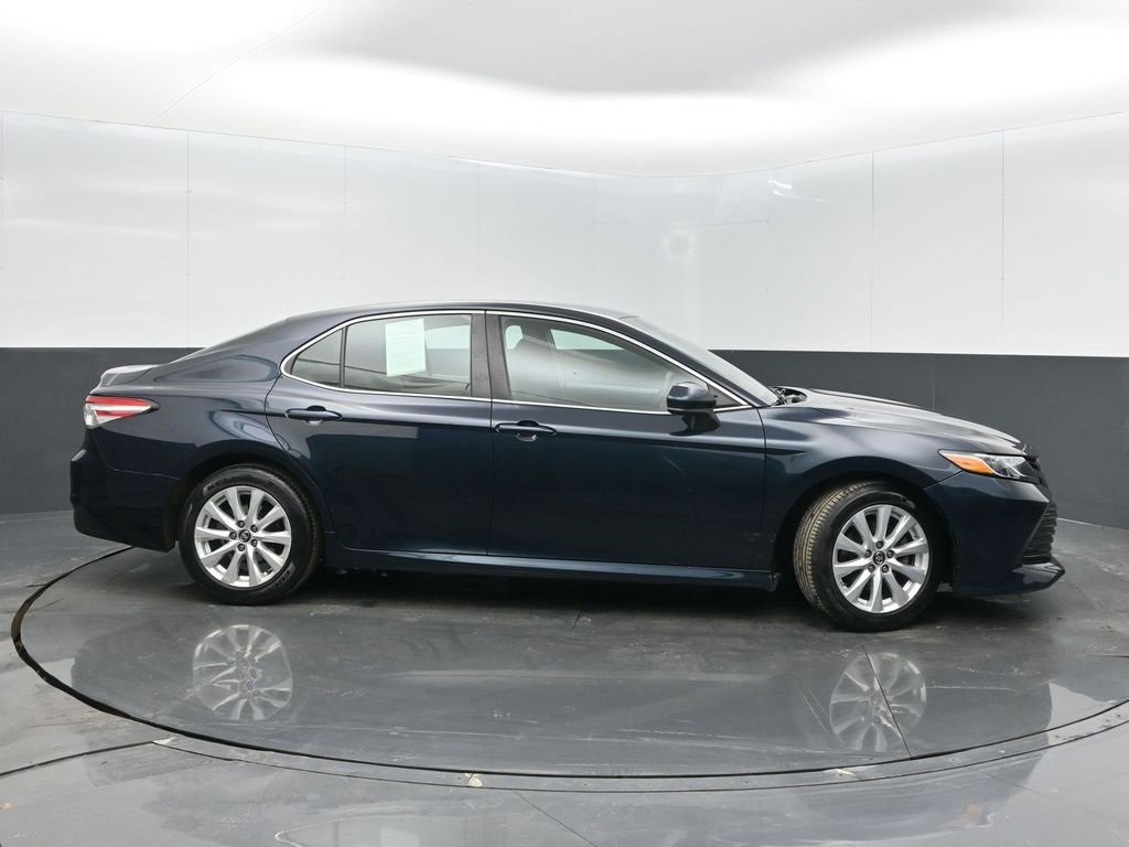 Used 2018 Toyota Camry LE image 8