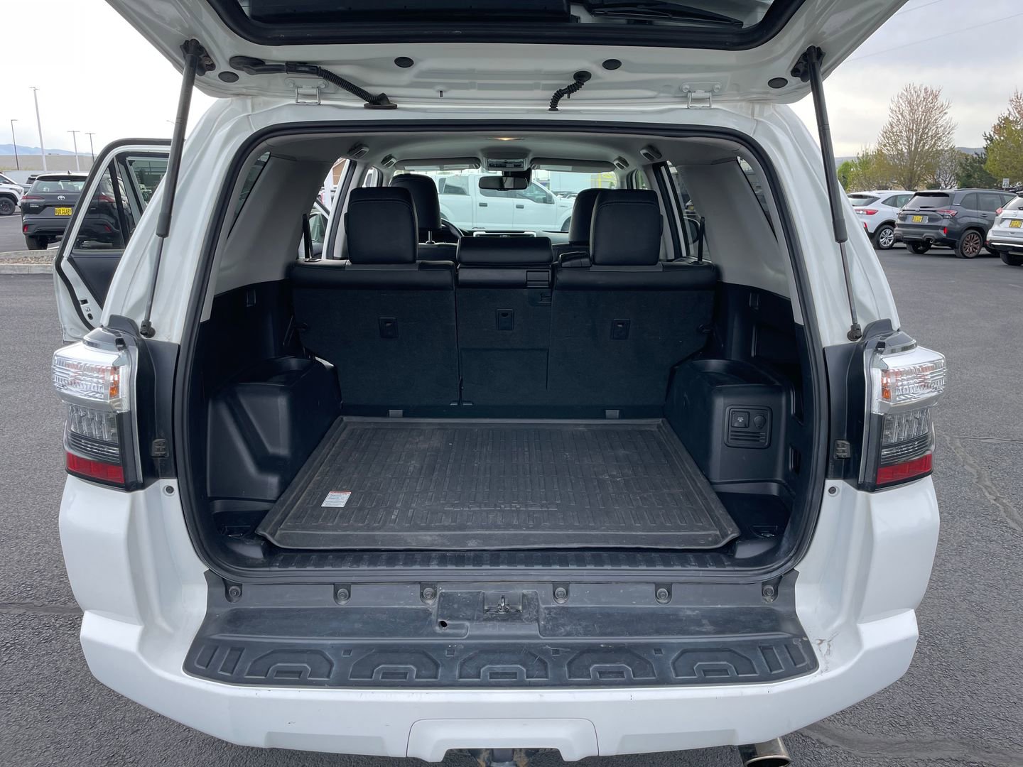 Used 2020 Toyota 4Runner SR5 Premium w/ Convenience Package image 11