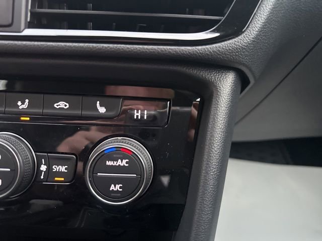 Used 2024 Volkswagen Taos SE image 30