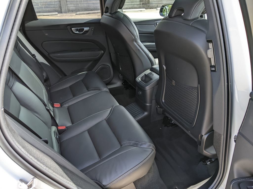 Certified 2025 Volvo XC60 T8 Ultra w/ Climate Package AWD/4WD image 25