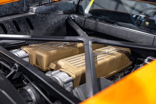 Used 2018 Lamborghini Huracan Performante AWD/4WD image 41