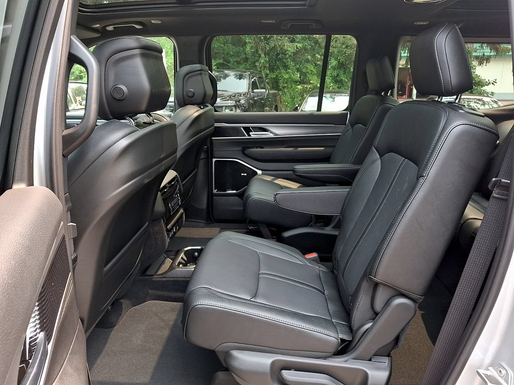 New 2026 Jeep Grand Wagoneer Limited w/ Premium Group II AWD/4WD image 7