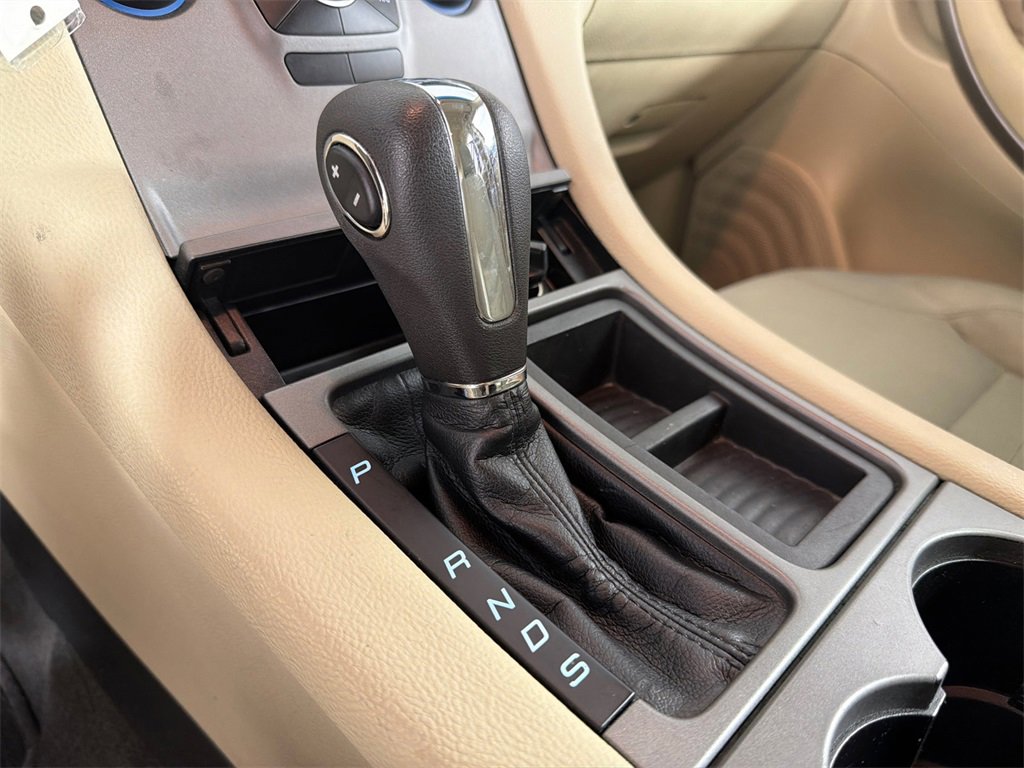 Used 2017 Ford Taurus SE image 30