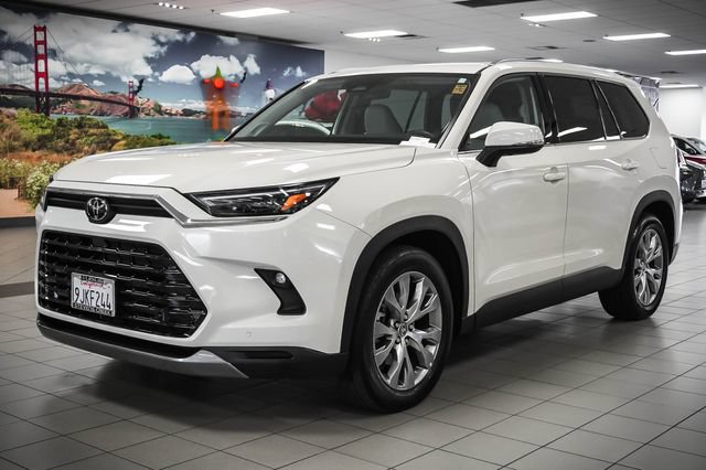 Used 2024 Toyota Grand Highlander AWD image 3